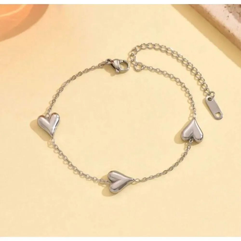 Silver Heart Bracelet - Picture 8 of 9